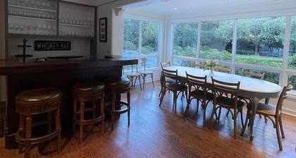 A country estate, just minutes away from Seattle!