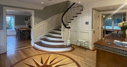 A country estate, just minutes away from Seattle!