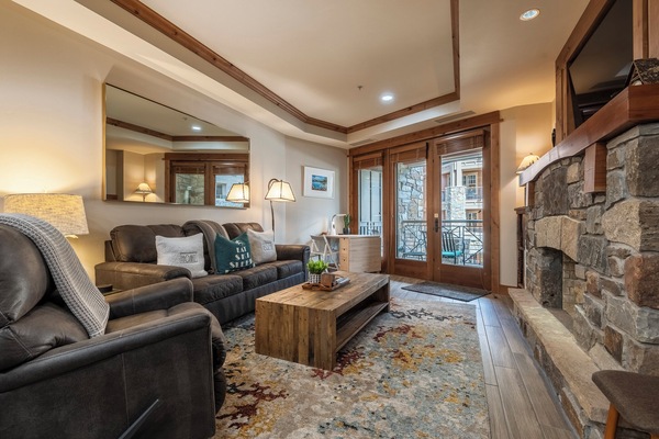 Smart TV, chimenea y videojuegos