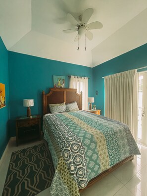 2 bedrooms, iron/ironing board, free WiFi, bed sheets - Negril Bungalow Paradise overlooking cliffs with Private Snorkeling Entrance. (Hanover Parish)