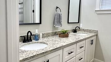 Seife, Shampoo, Toilettenpapier