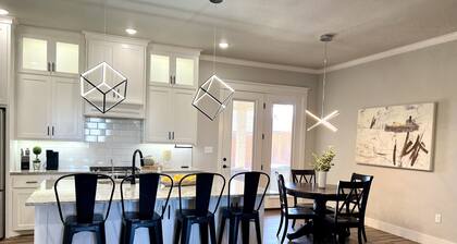 Raider Red Casa - Family-friendly neighborhood with an entertainers backyard!