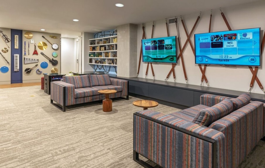 Roomy Studio At Austin Resort! Complete With Rooftop Pool, Fire Pit, And More! - SXSW (South by Southwest) - Austin