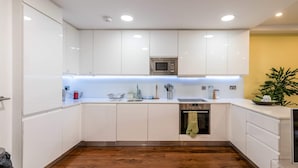 Unclassified image, 2 of 22, button - Beautiful Canal-side Flat in Hackney (London)