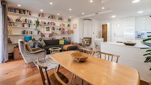 Unclassified image, 5 of 22, button - Beautiful Canal-side Flat in Hackney (London)