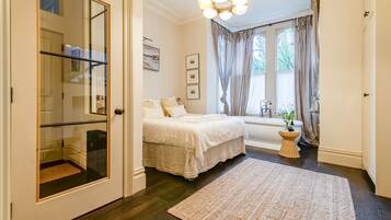 Basic Apartment, Multiple Beds