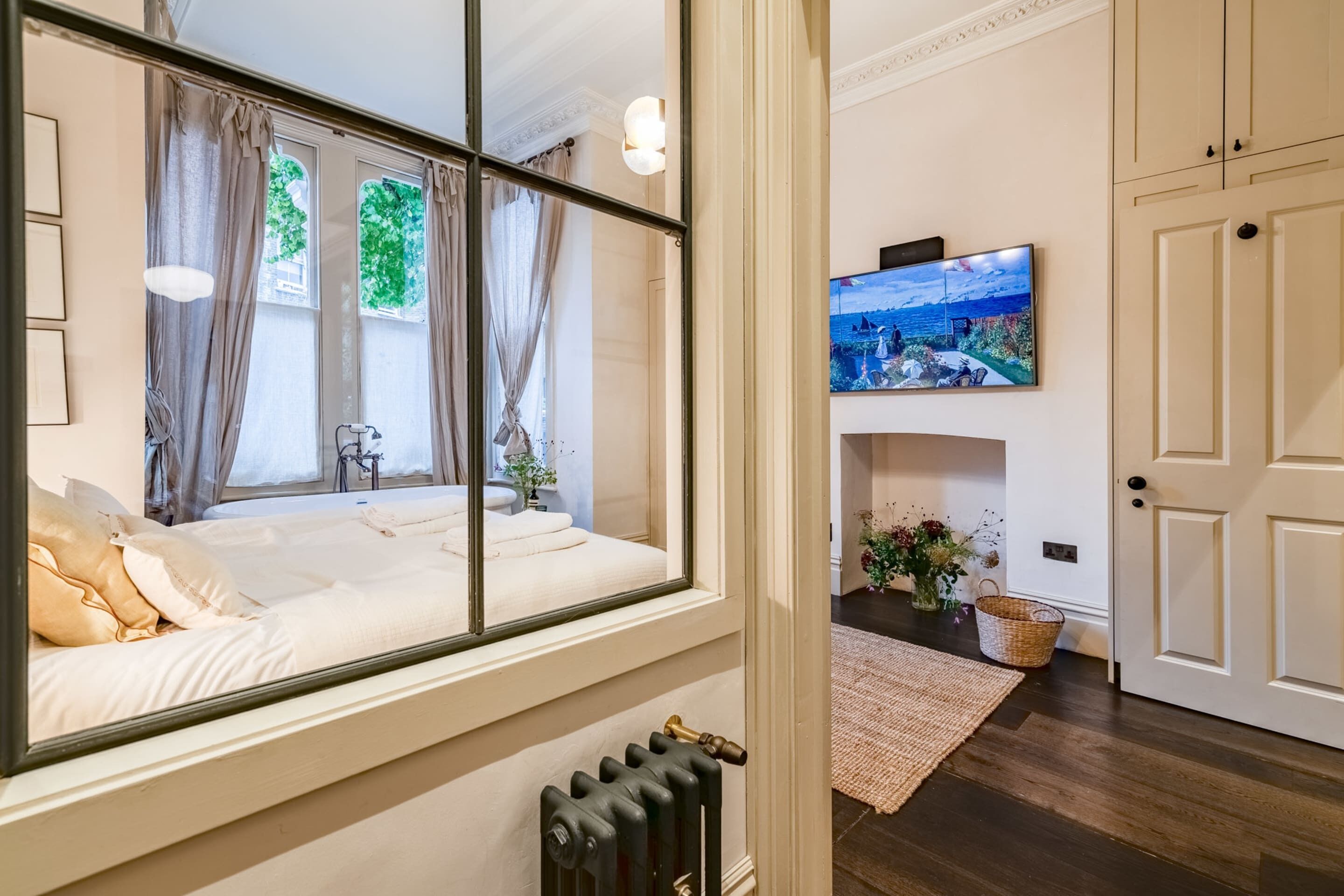 2 عدّة غرف نوم ومكتب ومساحة عمل للكمبيوتر المحمول ومكواة/لوح كي