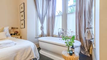 Basic Apartment, Multiple Beds | 2 bedrooms, desk, laptop workspace, iron/ironing board