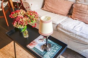 Apartamento básico, varias camas | 2 dormitorios, escritorio, espacio para trabajar con un portátil