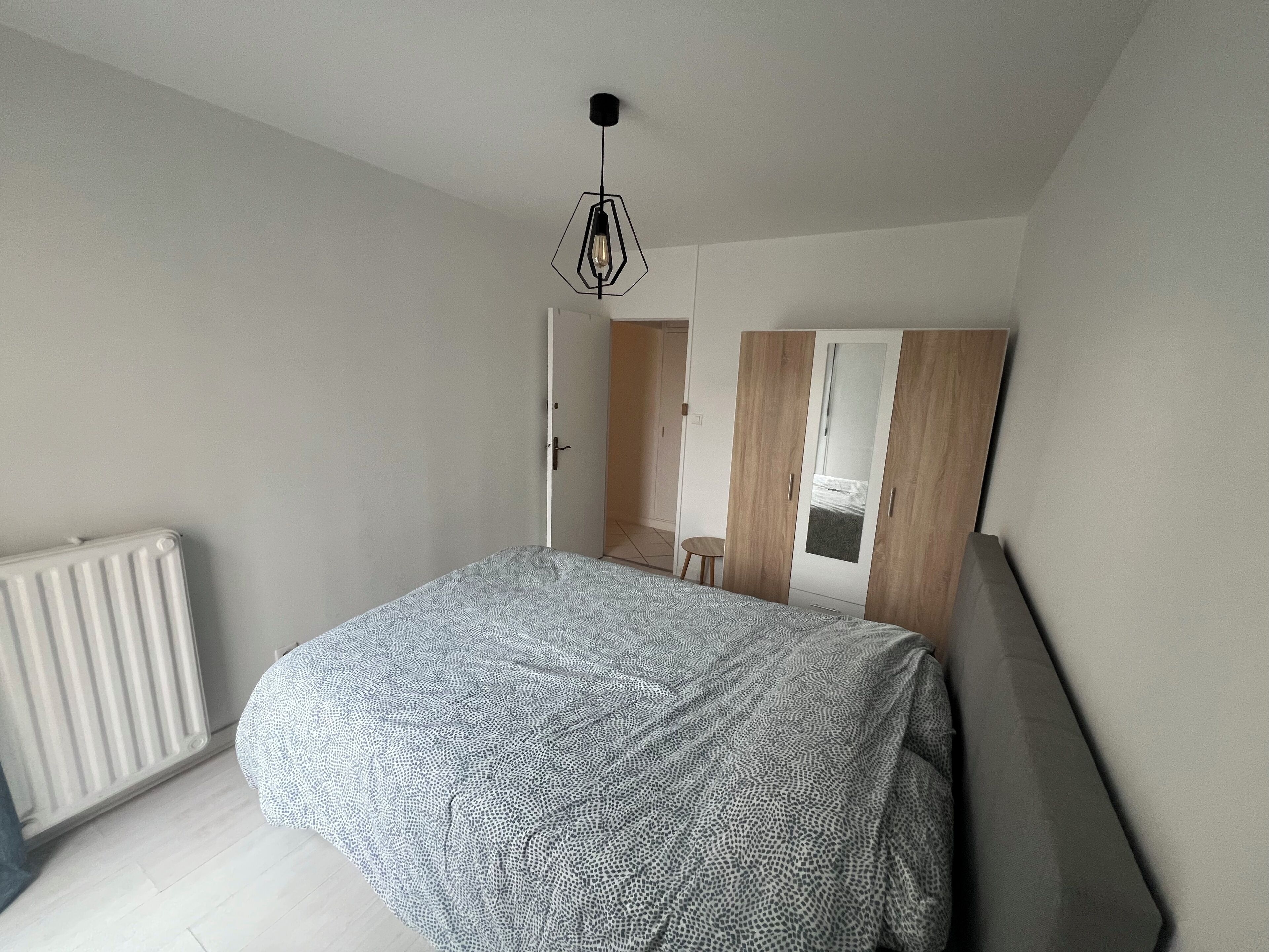 4 chambres, fer et planche à repasser, lit parapluie, Wi-Fi gratuit