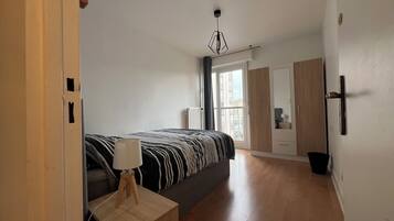 4 bedrooms, iron/ironing board, travel crib, free WiFi