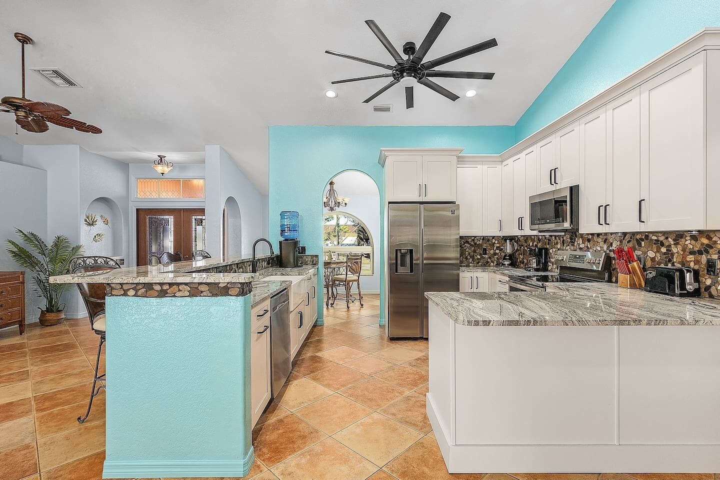 冰箱、微波炉、烤箱、炉灶