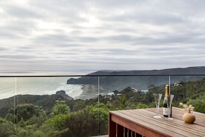 Property grounds - Piha House with Breathtaking Views (Piha)