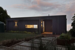 Exterior - Piha House with Breathtaking Views (Piha)