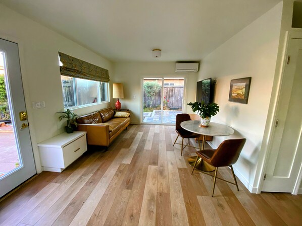 TV - Bright and Spacious North Park Guesthouse (San Diego)