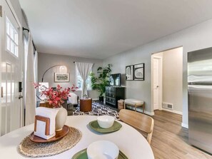 Interior - Modern 1BR/1BA Chic UrbanRetreat (Ames)