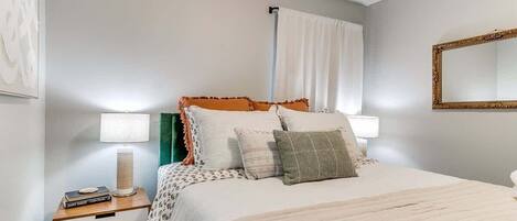 1 soverom, strykejern/-brett, wi-fi og sengetøy