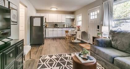 Modern 1BR/1BA Chic UrbanRetreat