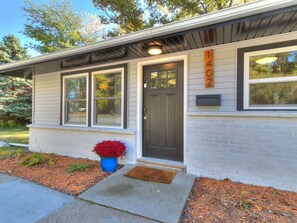 Exterior detail - Modern 1BR/1BA Chic UrbanRetreat (Ames)