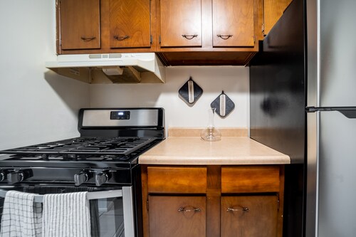 Sleek 1BD Apt Perfect for Traveling Professionals