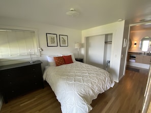 3 habitaciones, tabla de planchar con plancha, cuna de viaje y wifi 