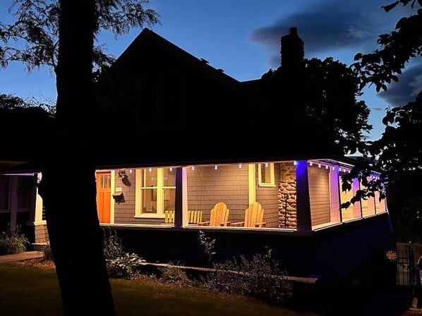 Exterior - Ava's Castle-Central Hood River (Hood River)