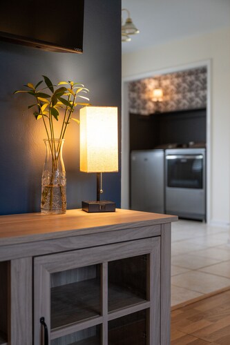 Minutes to downtown Apex! Freshly renovated! Sleeps up to 6! Big backyard!