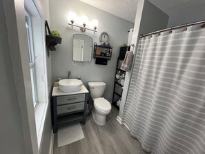 ヘアドライヤー、タオル、石鹸、シャンプー