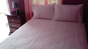 9 عدّة غرف نوم وواي فاي وملاءات أسرّة