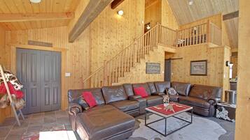 智能電視、壁爐、乒乓球設施、書籍