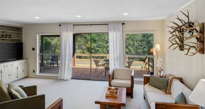 Spacious 4BR Retreat Fish Pond, Fire Pit&Game Room