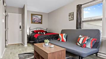 1 chambre, bureau, fer et planche à repasser, Wi-Fi gratuit