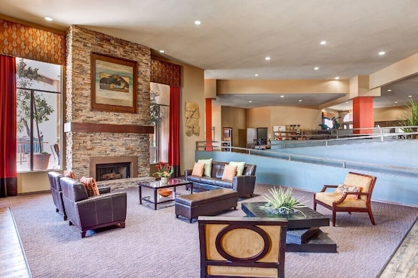Lounge - CozySuites TPC Scottsdale Parking Pool (Scottsdale)