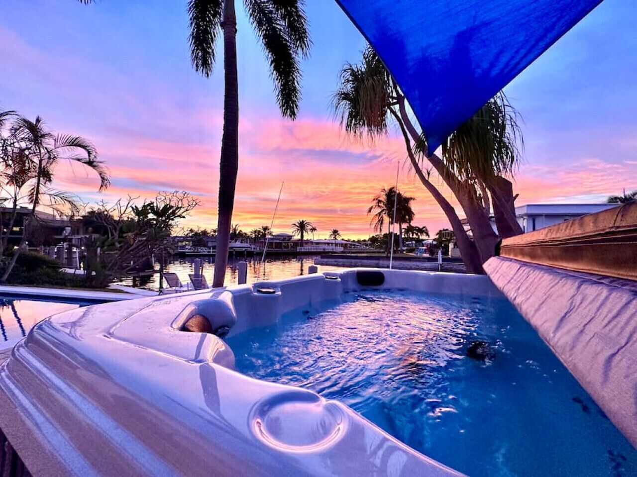 511 · Coastal Retreat + Boat Rental, Hot Tub & Sunsets!