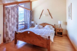 4 bedrooms, WiFi, bed sheets - 350m from ski lifts, 2nd floor, balcony, parking, tv, ski locker, 130m², Morzine (Morzine)