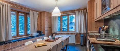 Réfrigérateur, micro-ondes, four, lave-vaisselle