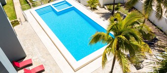 Skylight Suite Hotel. junior suite 1 bedroom 1 king 1 queen 
Breakfast included