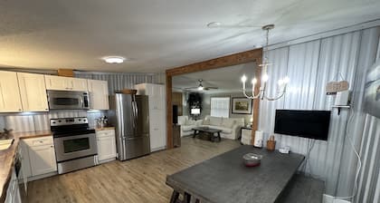 Waterfront Fishing Retreat. Near Dunns Creek, Crescent Lake, St John's River