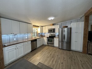 Fridge, microwave, oven, stovetop - Waterfront Fishing Retreat.  Near Dunns Creek, Crescent Lake, St John's River (Satsuma)