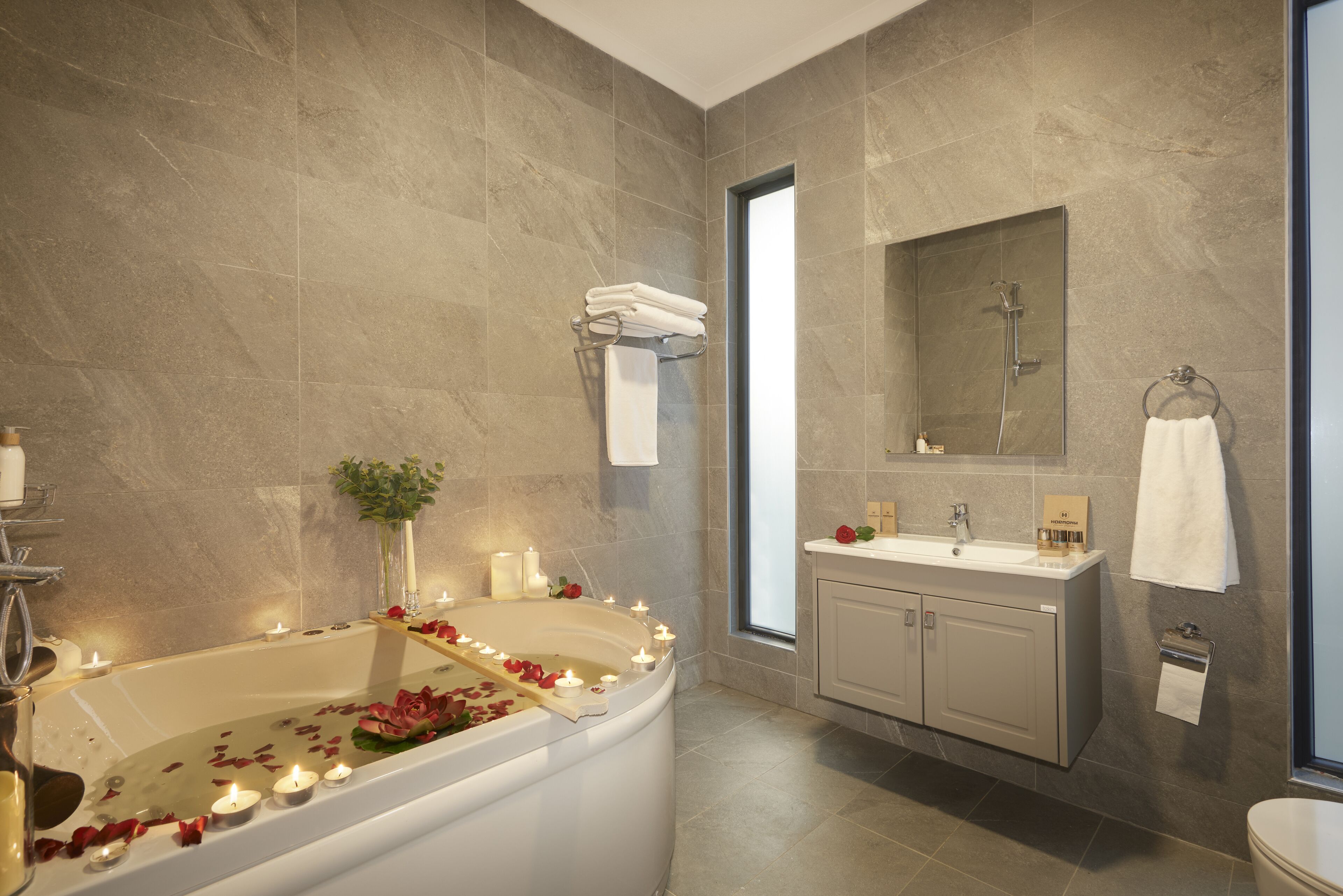 วิลล่าสำหรับครอบครัว | ห้องน้ำ | ฝักบัว, ไดร์เป่าผม, รองเท้าสวมภายในห้อง, ผ้าเช็ดตัว