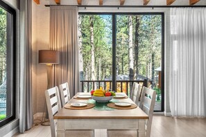 Family Villa | Living area | 60-inch Smart TV with digital channels, heated floors - HARMONY GREEN VİLLAGE RESORT (Sapanca)