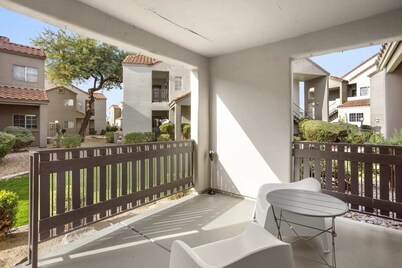 CozySuites TPC Scottsdale Parking & Pool