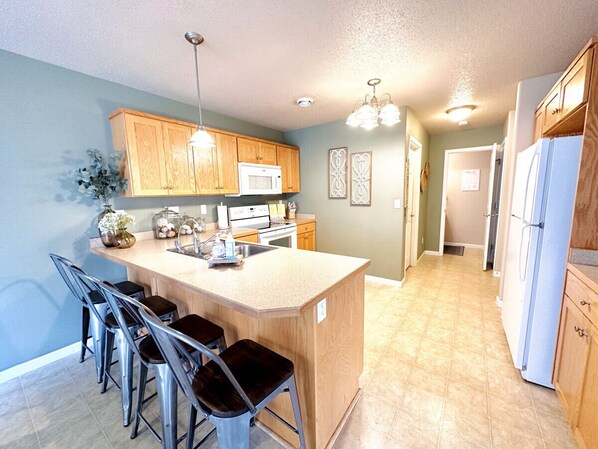 Fridge, microwave, oven, stovetop - Westport Beach Hideout (West Fargo)