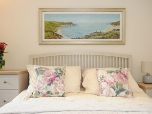 1 bedroom, individually decorated, individually furnished, free WiFi - Little Trevallan (Looe)