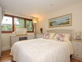 1 habitación, decoración personalizada y muebles diferentes 