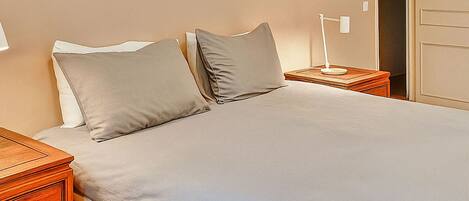 2 chambres, bureau, fer et planche à repasser, Wi-Fi gratuit