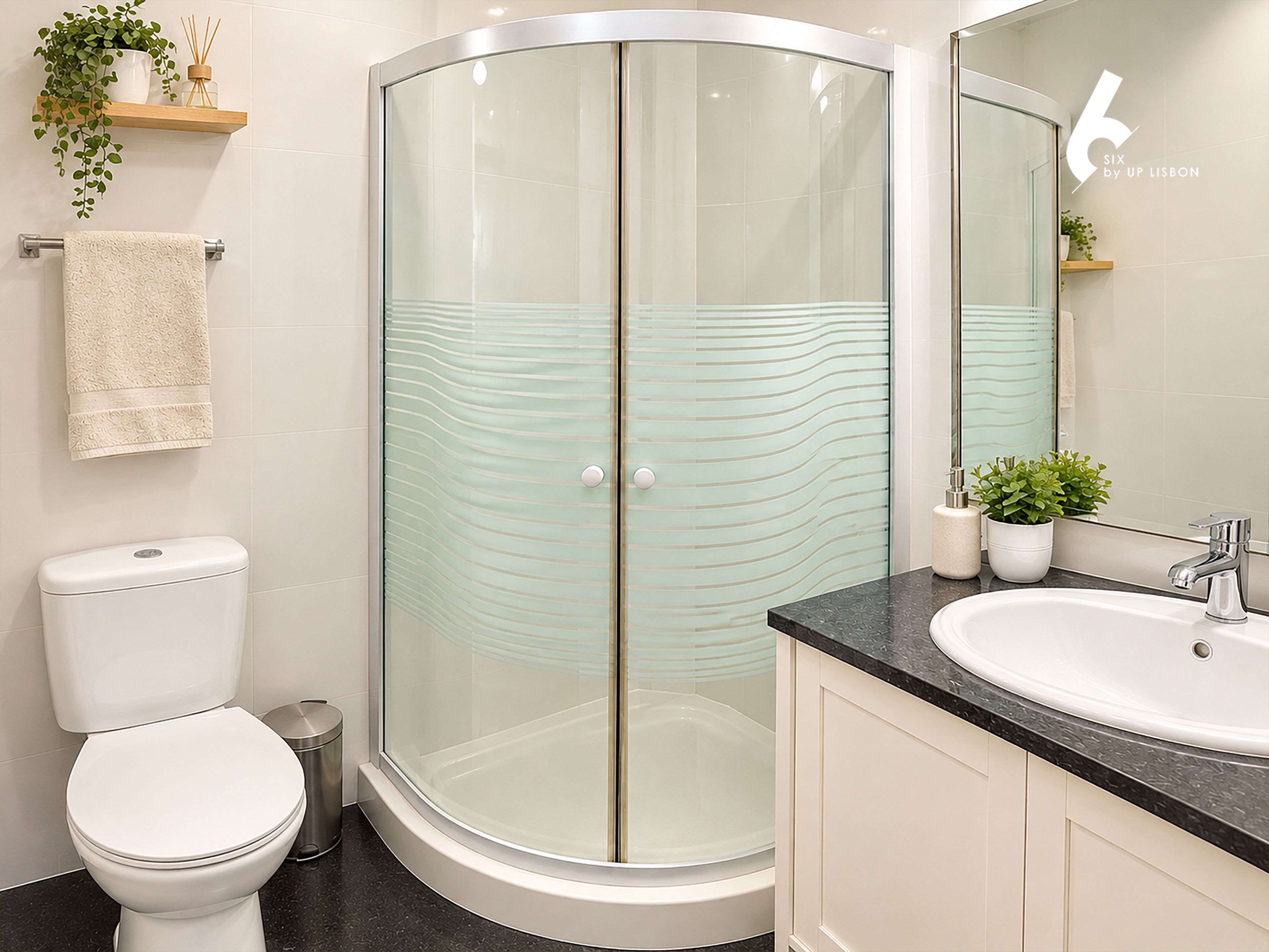 Ein modernes Badezimmer mit Duschkabine aus Glas, Toilette, Waschbecken und Spiegel.