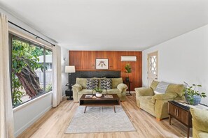 Televisie en een open haard