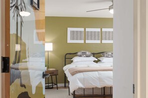2 bedrooms, free WiFi, bed sheets - The Jasmine House: A cozy 2-bedroom retreat in central Eugene, perfect for families. (Eugene)