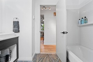 Unclassified image, 5 of 31, button